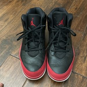 You are buying a Men’s Size 10.5 Air Jordan Flight Tradition Shoes.